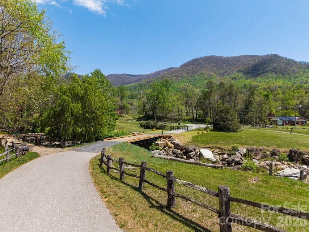 0000 Mountain Crest Drive #18 Bakersville, NC 28705