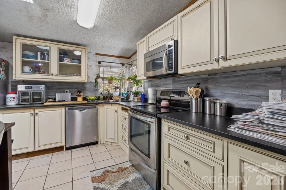 25 Weaver Lane Black Mountain, NC 28711