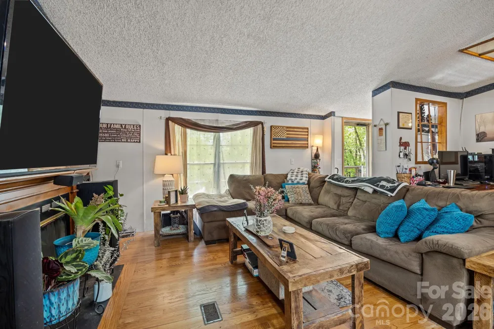 25 Weaver Lane Black Mountain, NC 28711