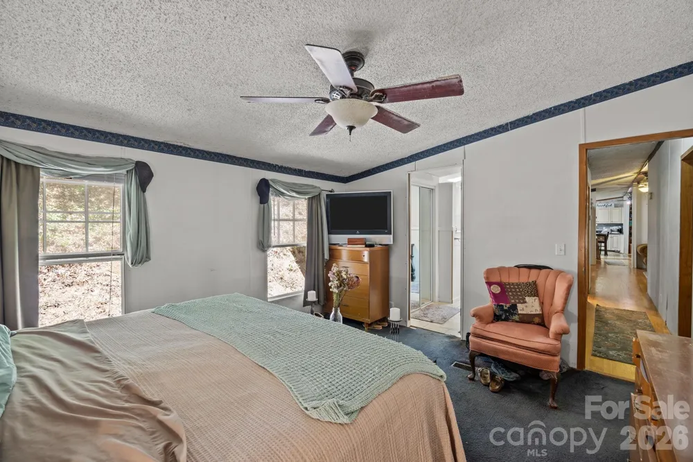 25 Weaver Lane Black Mountain, NC 28711