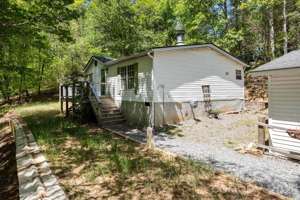25 Weaver Lane Black Mountain, NC 28711
