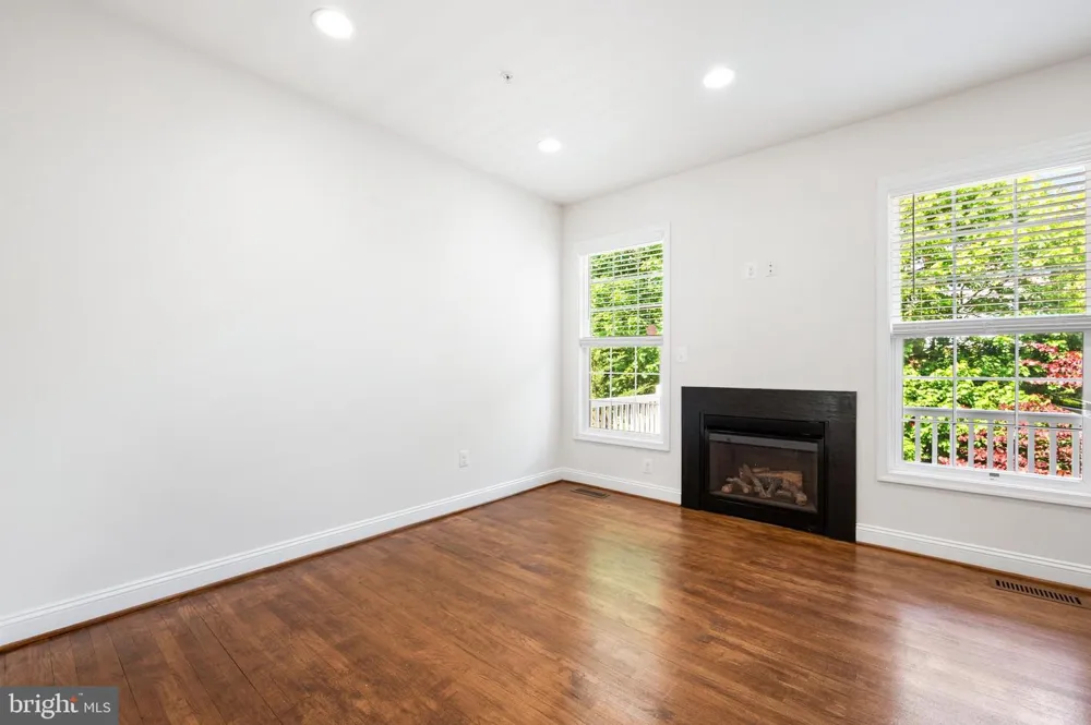 8342 BRODERICK CIRCLE Gaithersburg, MD 20877