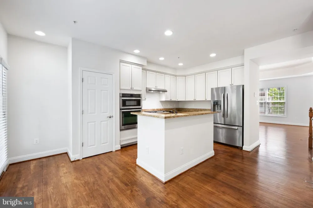 8342 BRODERICK CIRCLE Gaithersburg, MD 20877