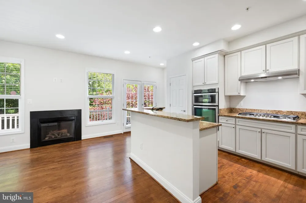 8342 BRODERICK CIRCLE Gaithersburg, MD 20877