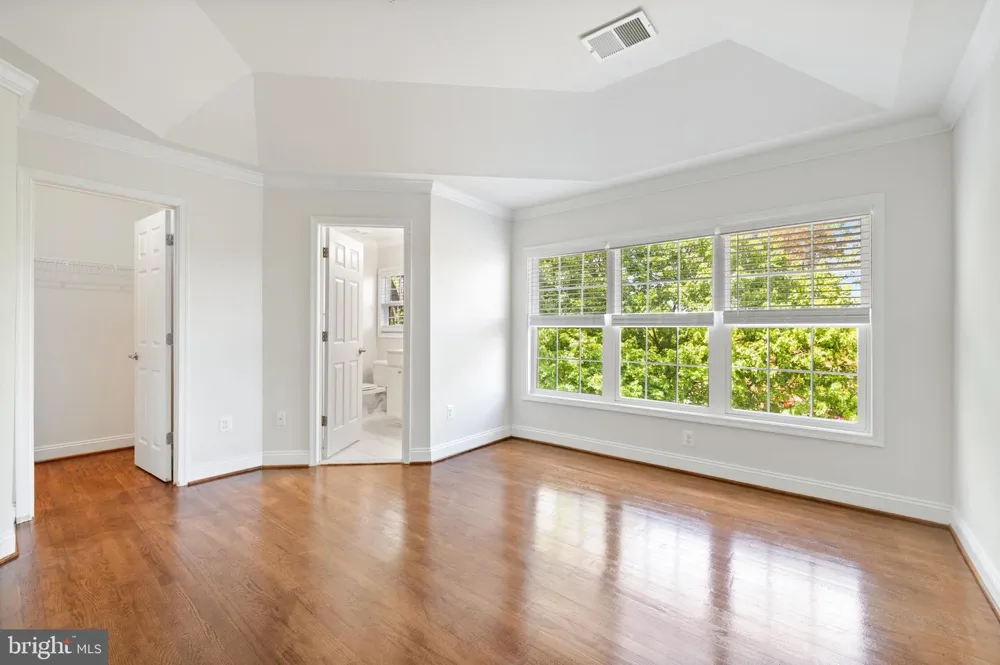 8342 BRODERICK CIRCLE Gaithersburg, MD 20877