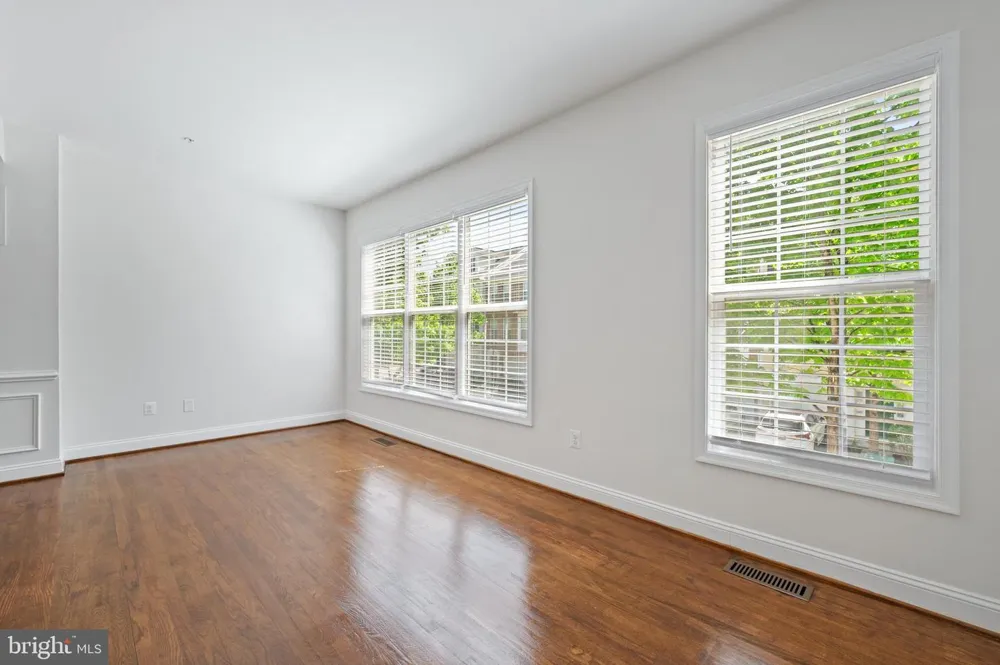 8342 BRODERICK CIRCLE Gaithersburg, MD 20877