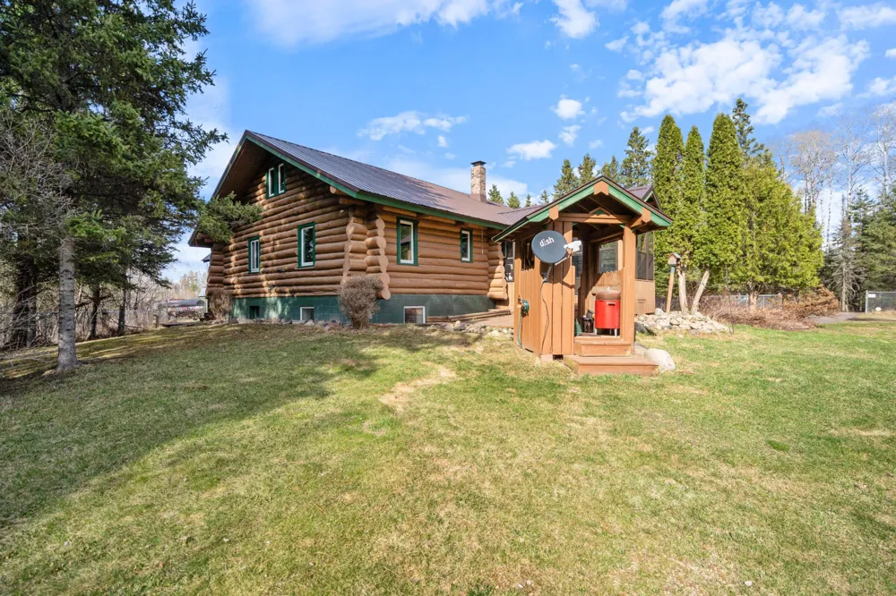 3521 Fire Trail Eveleth, MN 55734
