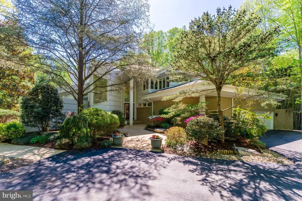 9 OAKLYN COURT Potomac, MD 20854
