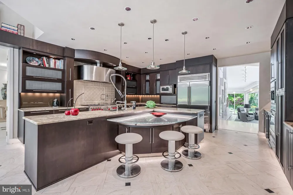 9 OAKLYN COURT Potomac, MD 20854