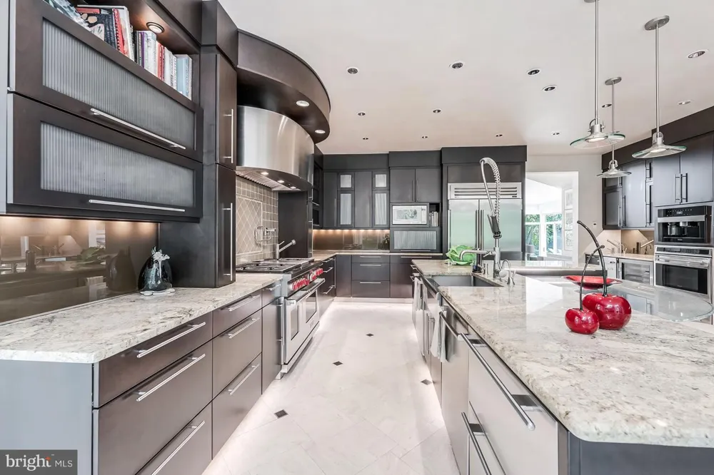 9 OAKLYN COURT Potomac, MD 20854