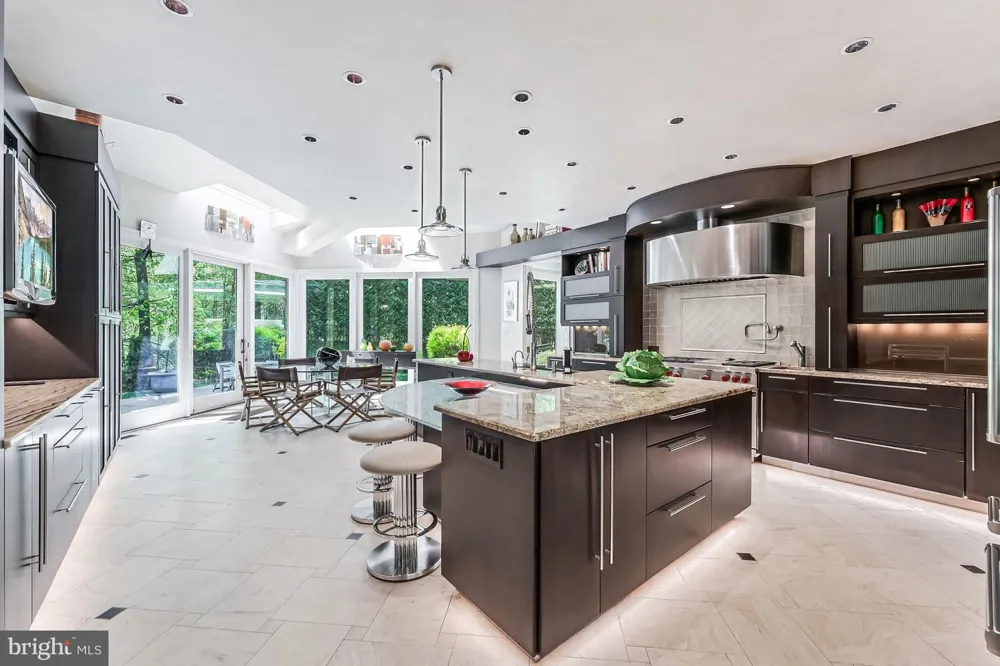 9 OAKLYN COURT Potomac, MD 20854