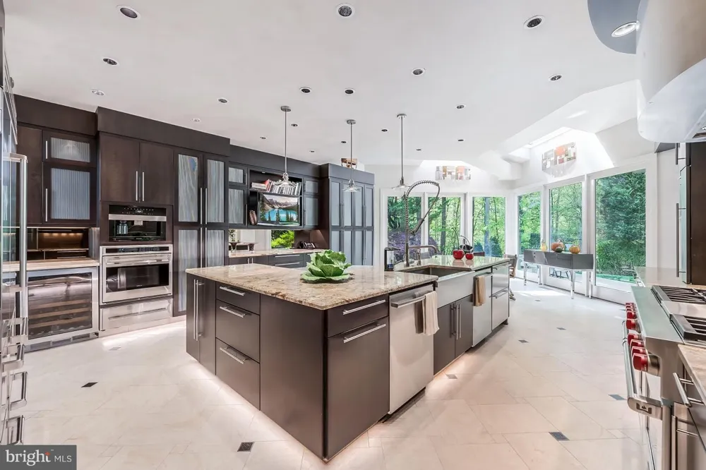 9 OAKLYN COURT Potomac, MD 20854