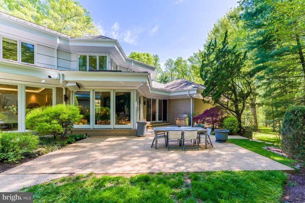 9 OAKLYN COURT Potomac, MD 20854