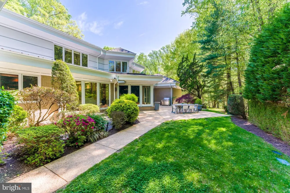 9 OAKLYN COURT Potomac, MD 20854