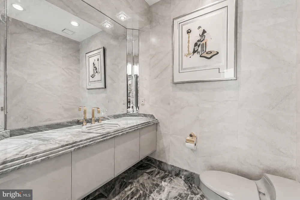 9 OAKLYN COURT Potomac, MD 20854