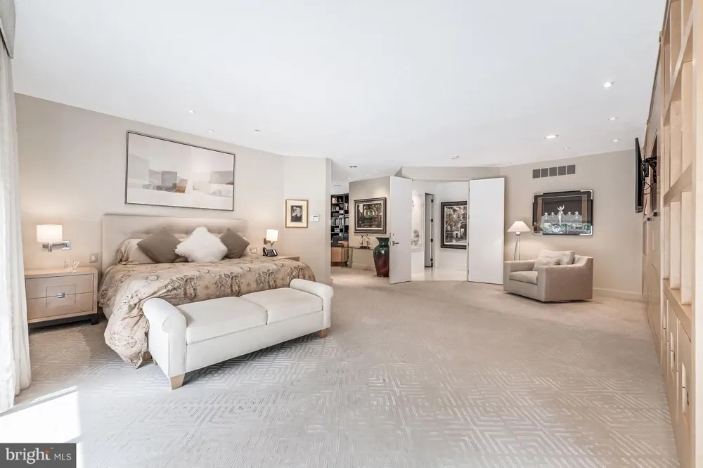 9 OAKLYN COURT Potomac, MD 20854