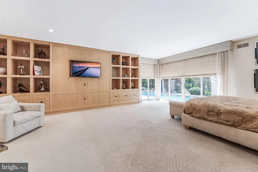 9 OAKLYN COURT Potomac, MD 20854