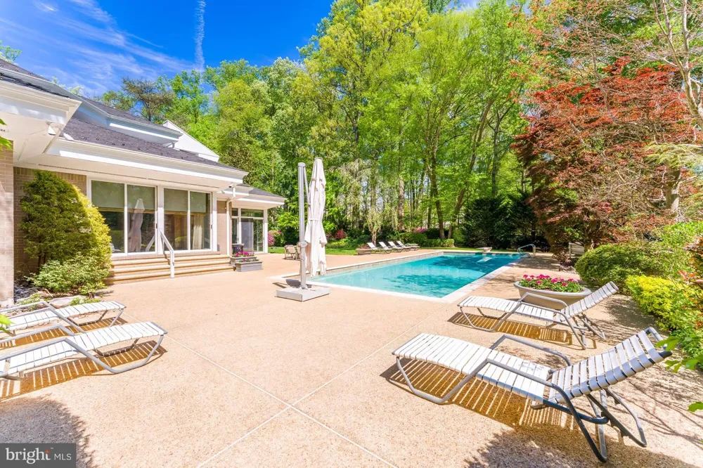 9 OAKLYN COURT Potomac, MD 20854