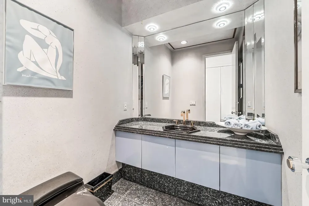 9 OAKLYN COURT Potomac, MD 20854