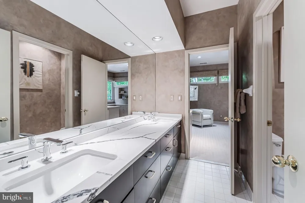 9 OAKLYN COURT Potomac, MD 20854
