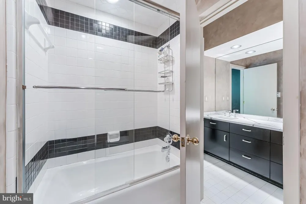 9 OAKLYN COURT Potomac, MD 20854