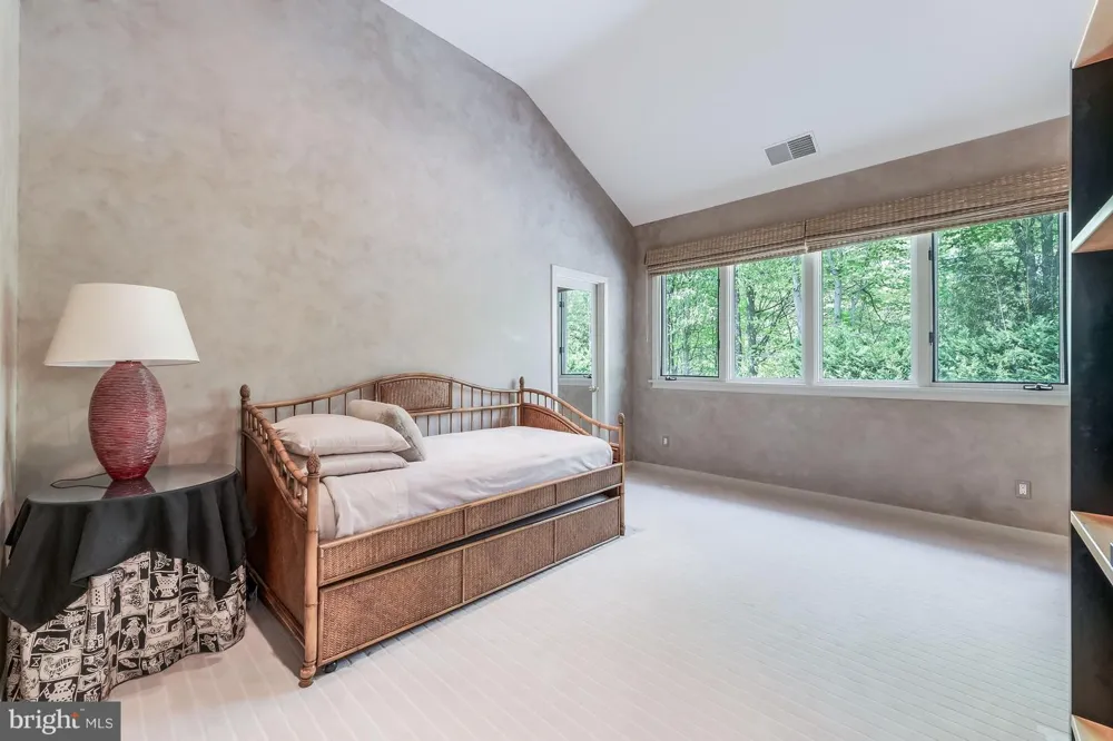 9 OAKLYN COURT Potomac, MD 20854