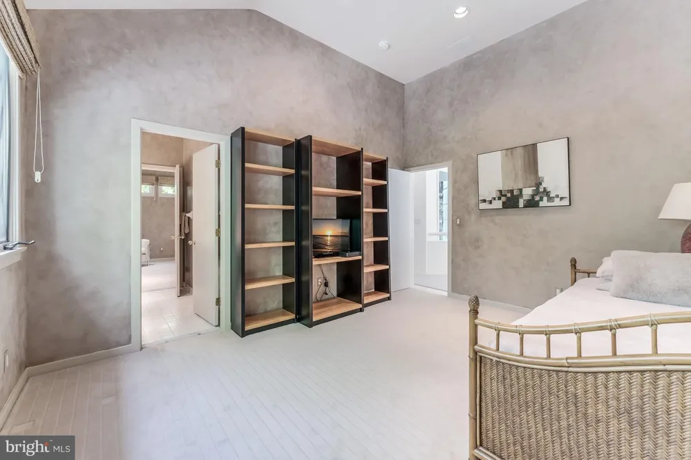 9 OAKLYN COURT Potomac, MD 20854