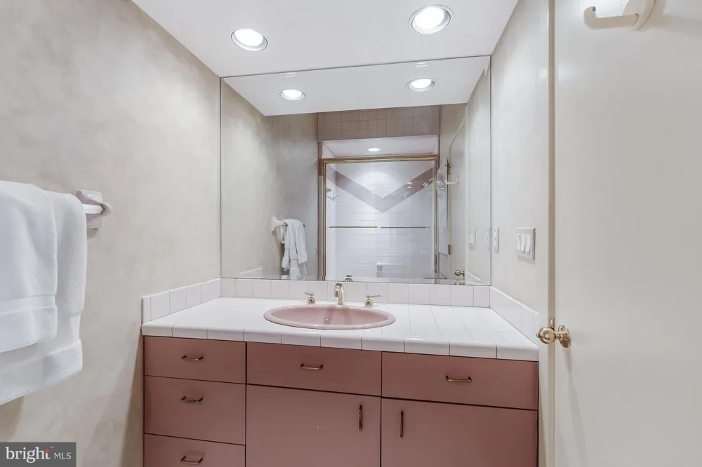 9 OAKLYN COURT Potomac, MD 20854