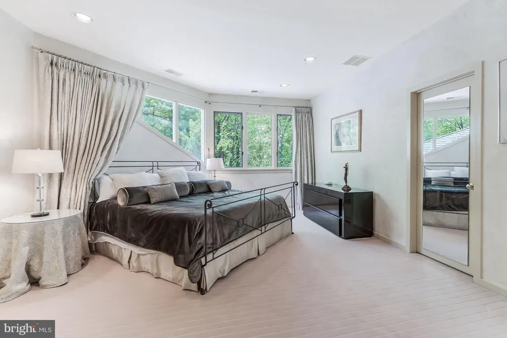 9 OAKLYN COURT Potomac, MD 20854