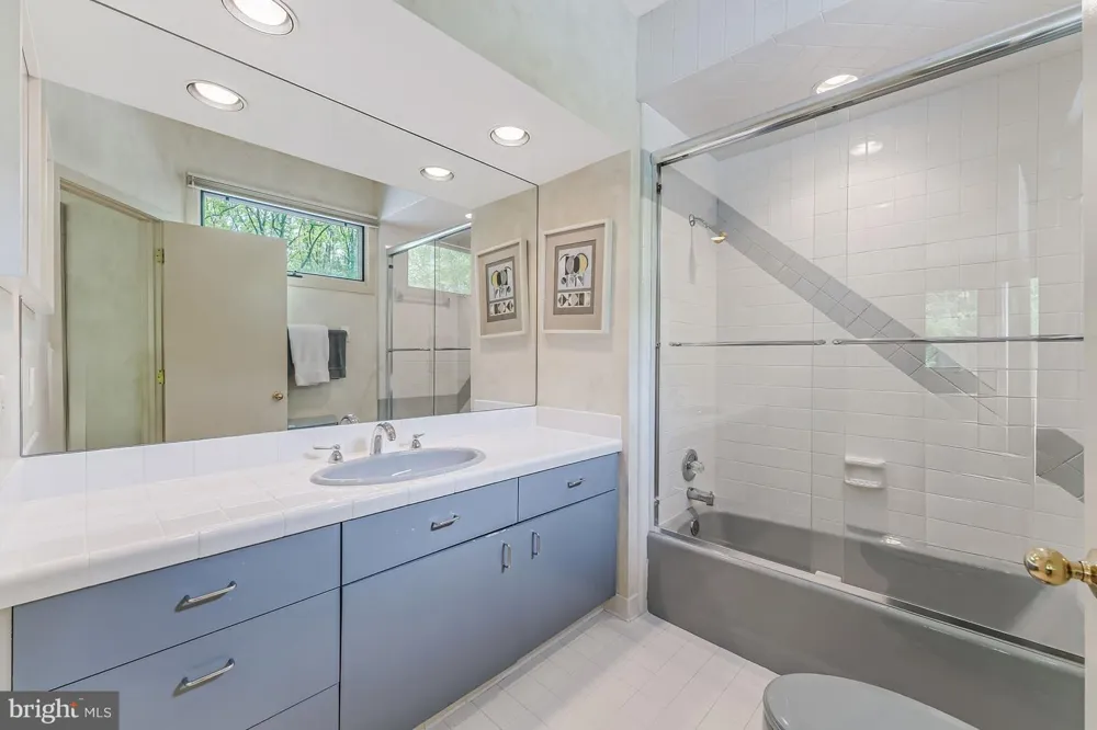 9 OAKLYN COURT Potomac, MD 20854