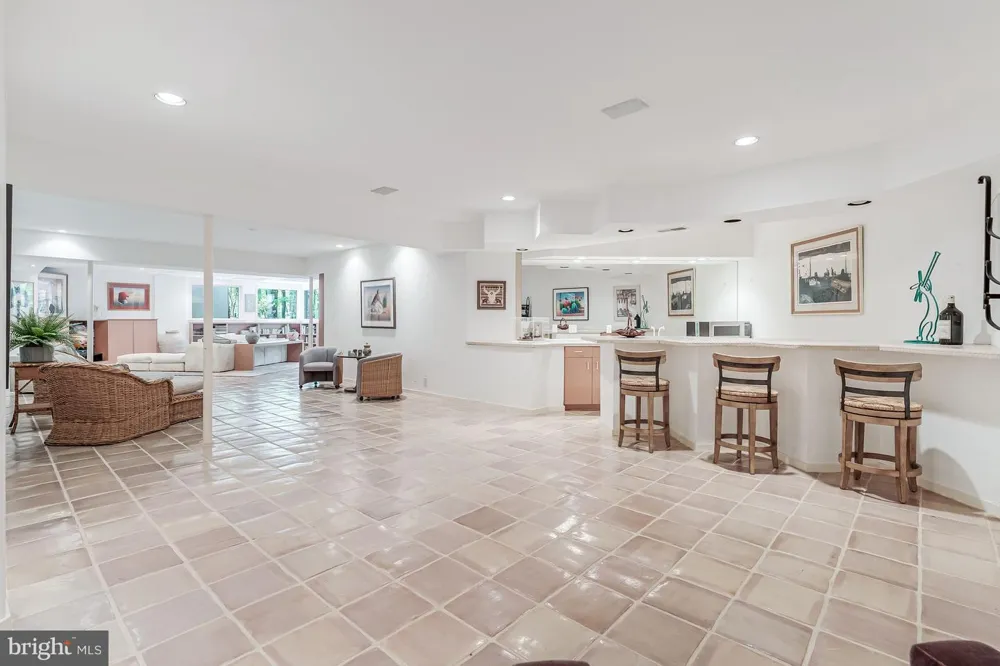 9 OAKLYN COURT Potomac, MD 20854