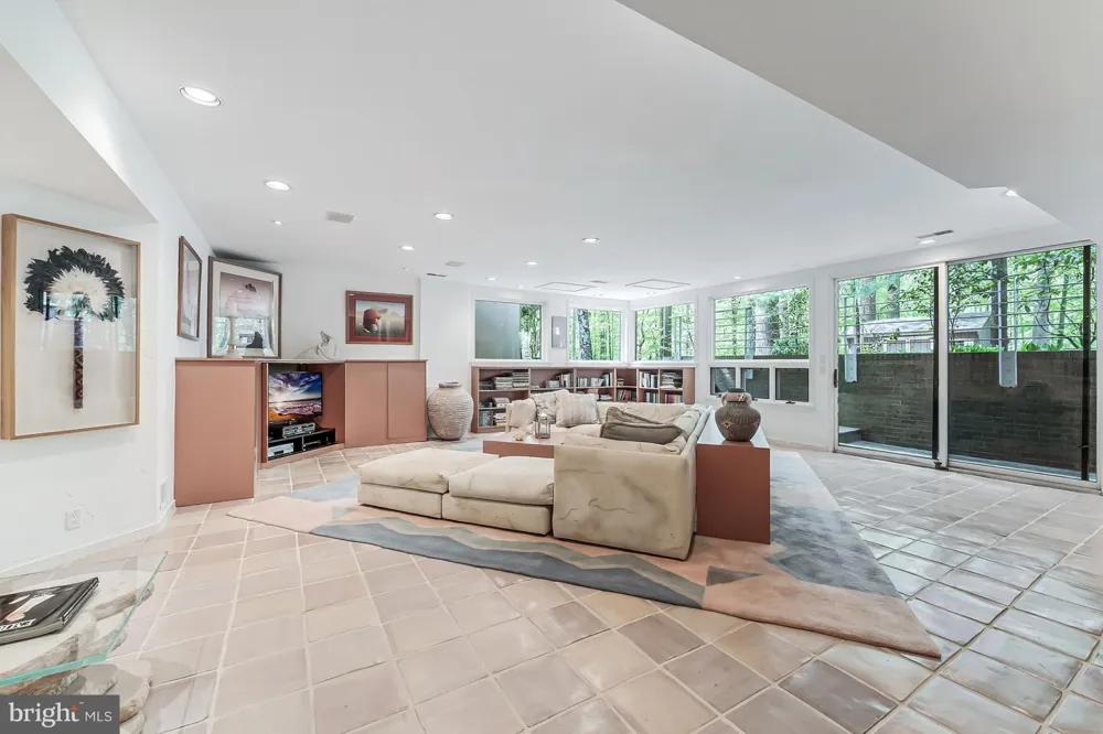 9 OAKLYN COURT Potomac, MD 20854
