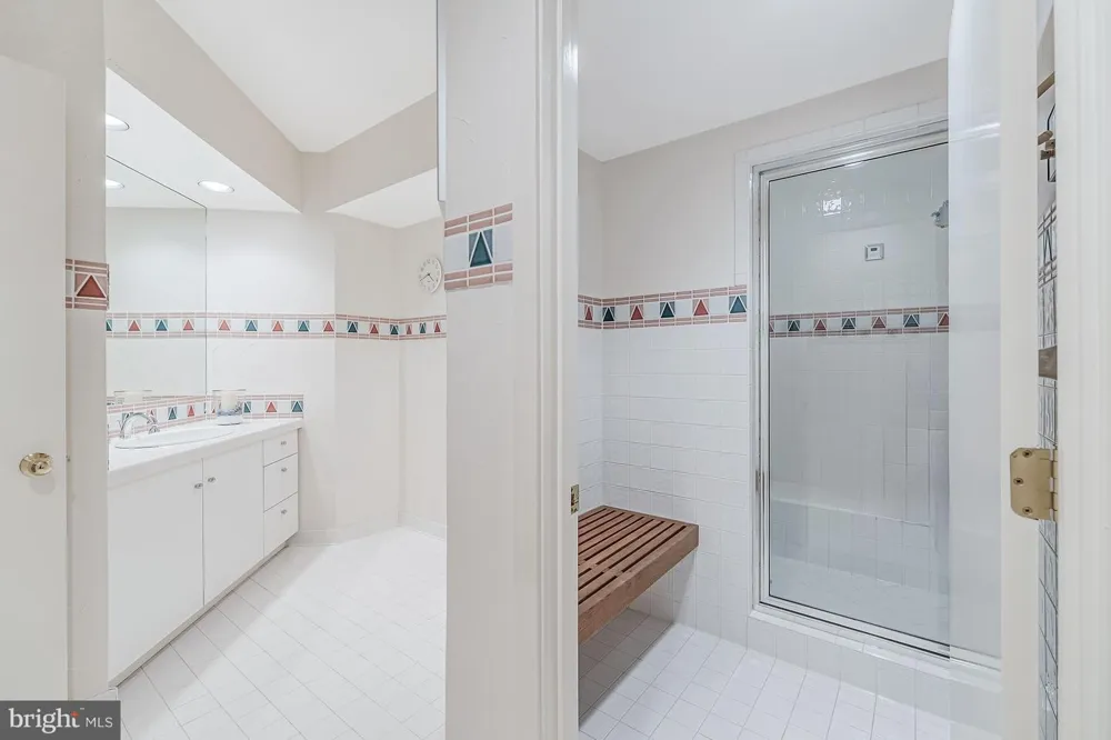 9 OAKLYN COURT Potomac, MD 20854
