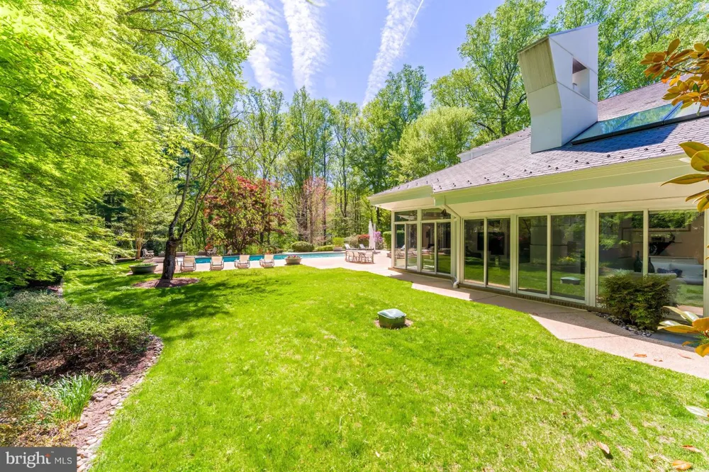 9 OAKLYN COURT Potomac, MD 20854