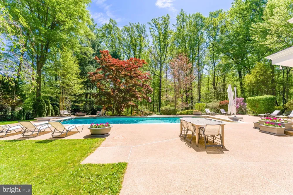 9 OAKLYN COURT Potomac, MD 20854