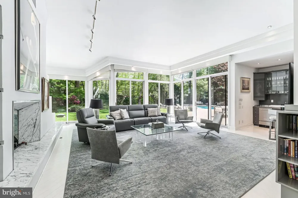 9 OAKLYN COURT Potomac, MD 20854