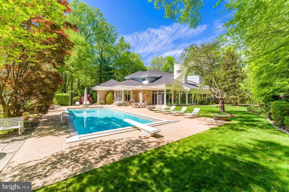 9 OAKLYN COURT Potomac, MD 20854