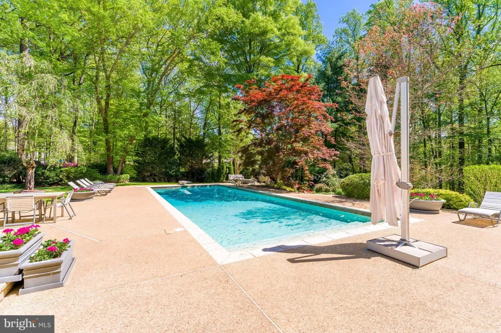 9 OAKLYN COURT Potomac, MD 20854