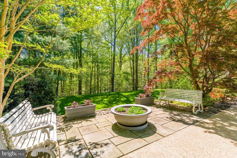 9 OAKLYN COURT Potomac, MD 20854
