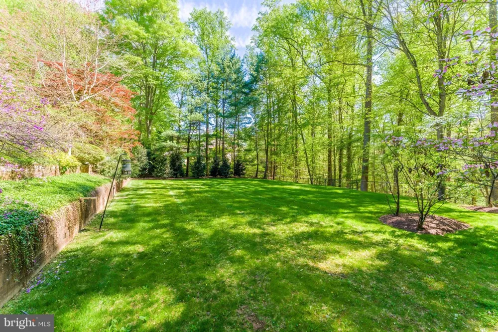 9 OAKLYN COURT Potomac, MD 20854
