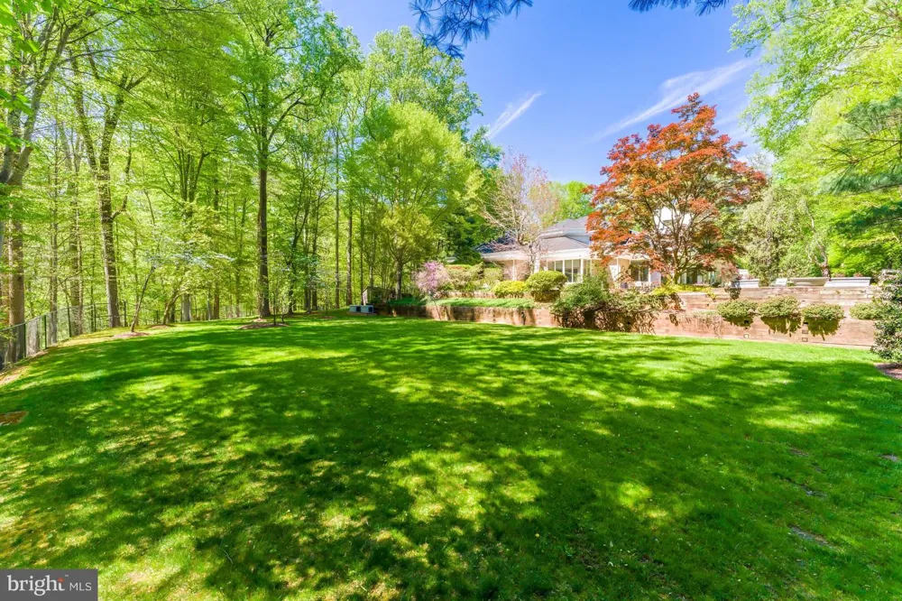 9 OAKLYN COURT Potomac, MD 20854
