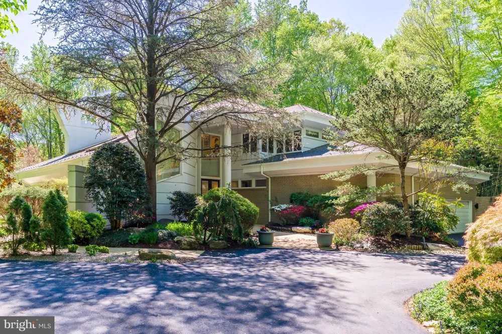9 OAKLYN COURT Potomac, MD 20854