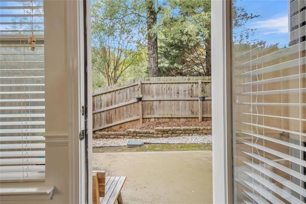 1563 BUTTERNUT Cove Stone Mountain, GA 30083