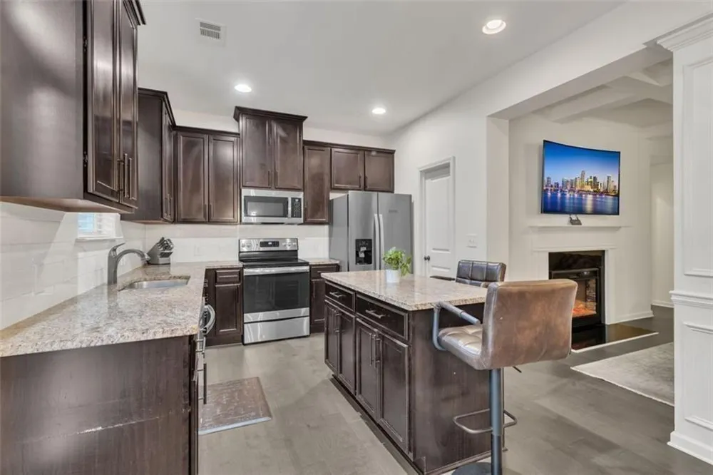 1563 BUTTERNUT Cove Stone Mountain, GA 30083
