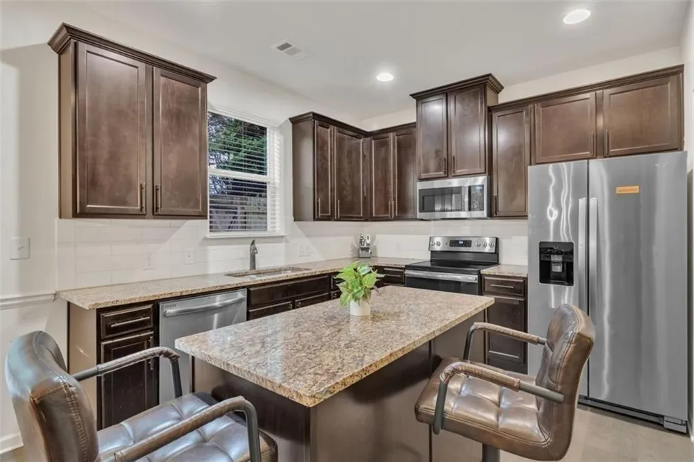 1563 BUTTERNUT Cove Stone Mountain, GA 30083