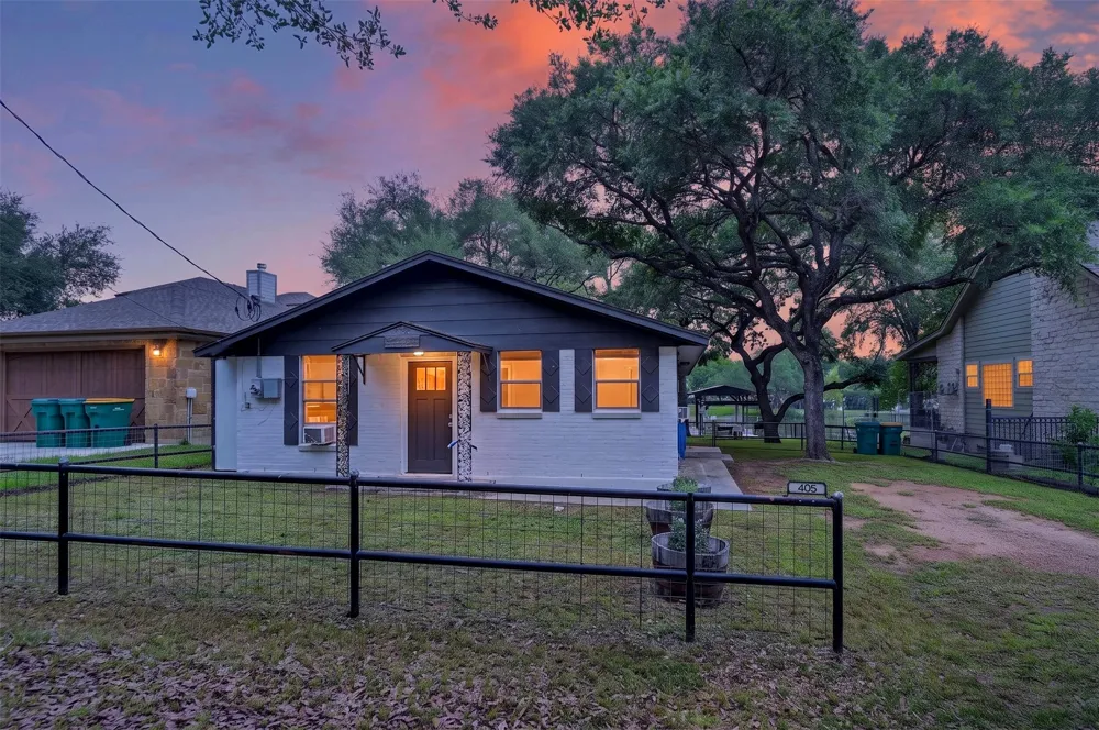 405 Robin Hood Lane Granite Shoals, TX 78654