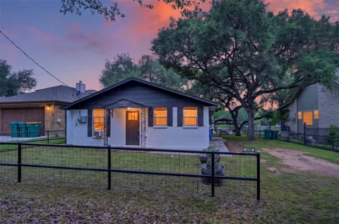 405 Robin Hood Lane