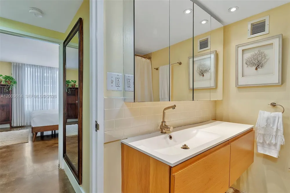 1200 West Ave #423 Miami Beach, FL 33139