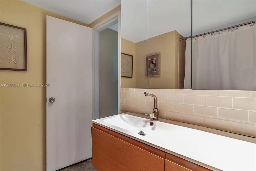 1200 West Ave #423 Miami Beach, FL 33139