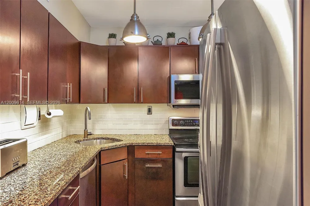 1200 West Ave #423 Miami Beach, FL 33139